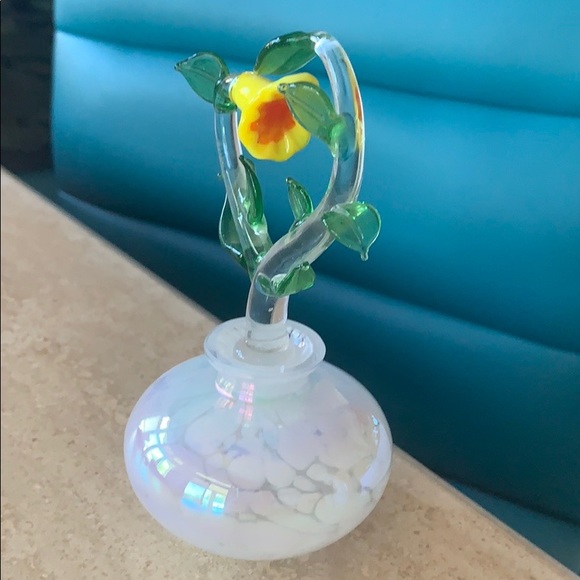 Hand blown glass Perfume Jar w lid as a flower - Picture 2 of 8